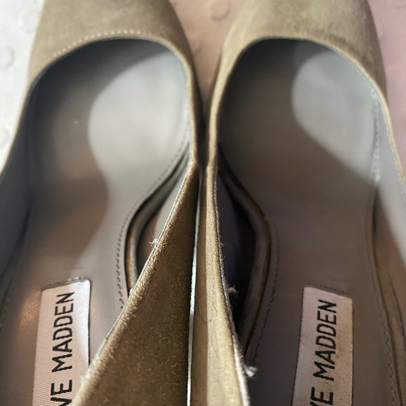STEVE MADDEN Serrina Taupe Suede Pump - Picture 15 of 16